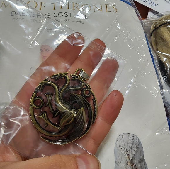 Game of Thrones Daenerys Costume - Picture 4 of 6